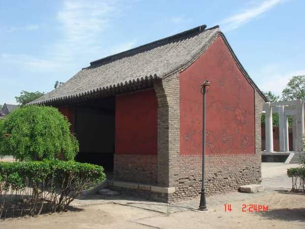 硬山顶,即硬山式屋顶,是中国传统建筑双坡屋顶形式之一.