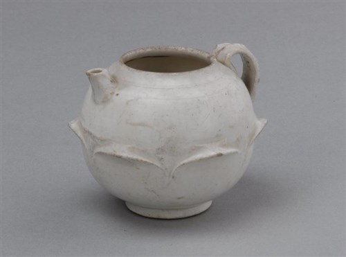 白釉仰莲式注 白釉仰莲式注