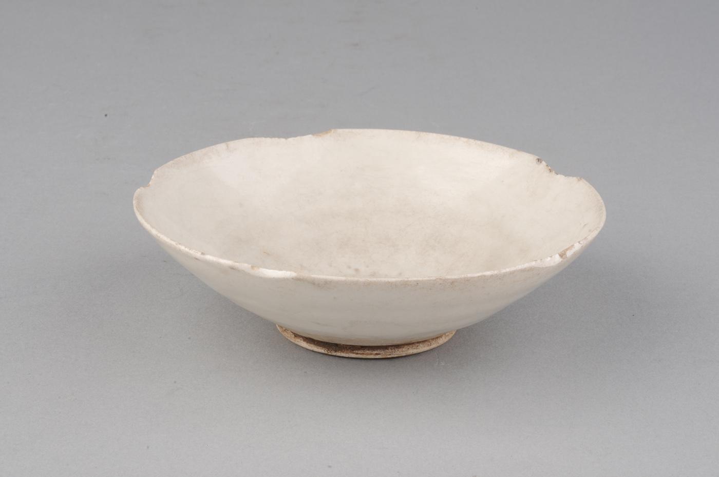 五代白釉碟 五代白釉碟